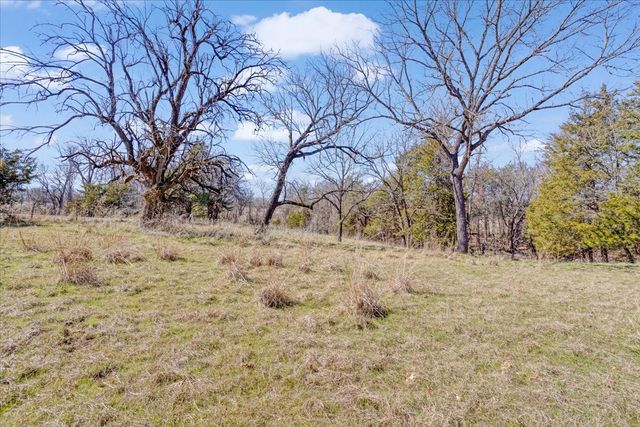 1966 County Road 2980, Windom, TX 75492