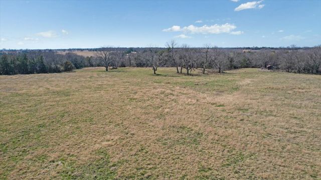1966 County Road 2980, Windom, TX 75492
