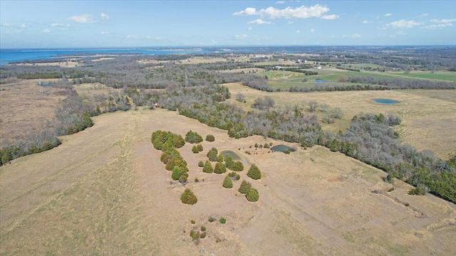 1966 County Road 2980, Windom, TX 75492