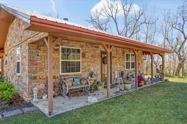 1966 County Road 2980, Windom, TX 75492