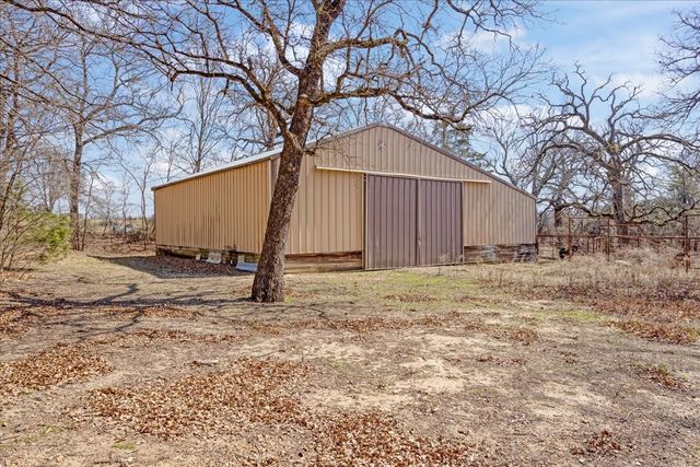 1966 County Road 2980, Windom, TX 75492