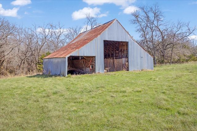 1966 County Road 2980, Windom, TX 75492