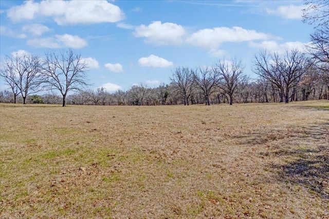 1966 County Road 2980, Windom, TX 75492