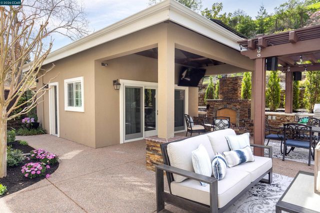 1536 Serafix Rd, Alamo, CA 94507