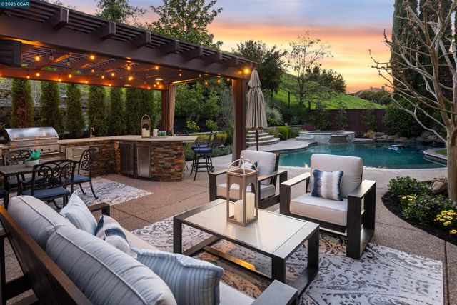 1536 Serafix Rd, Alamo, CA 94507