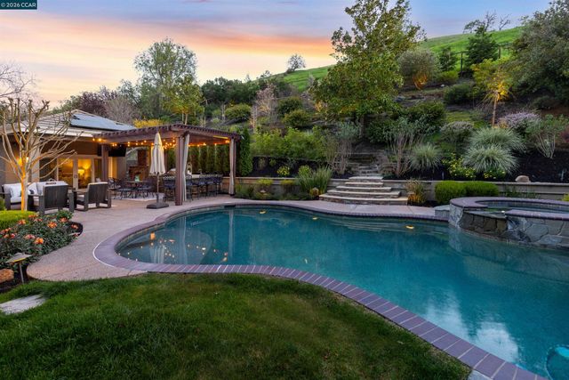 1536 Serafix Rd, Alamo, CA 94507