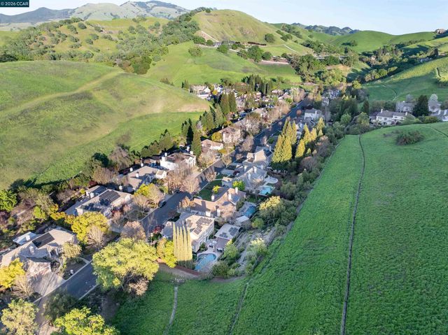 1536 Serafix Rd, Alamo, CA 94507