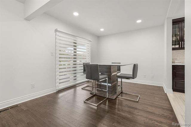 27057 Simone Street, Dearborn Heights, MI 48127