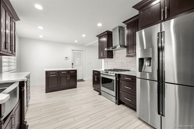 27057 Simone Street, Dearborn Heights, MI 48127