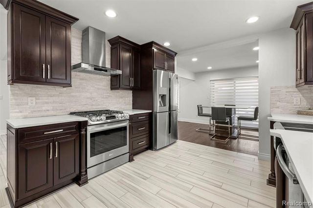 27057 Simone Street, Dearborn Heights, MI 48127