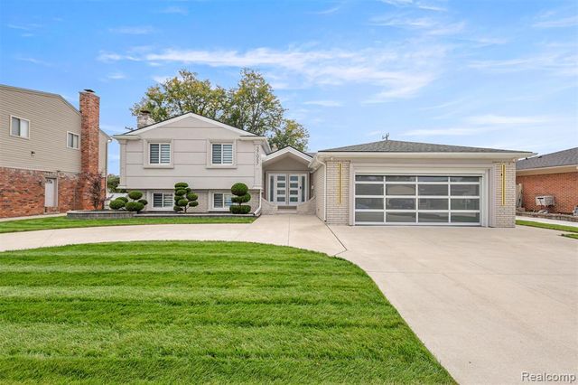 27057 Simone Street, Dearborn Heights, MI 48127