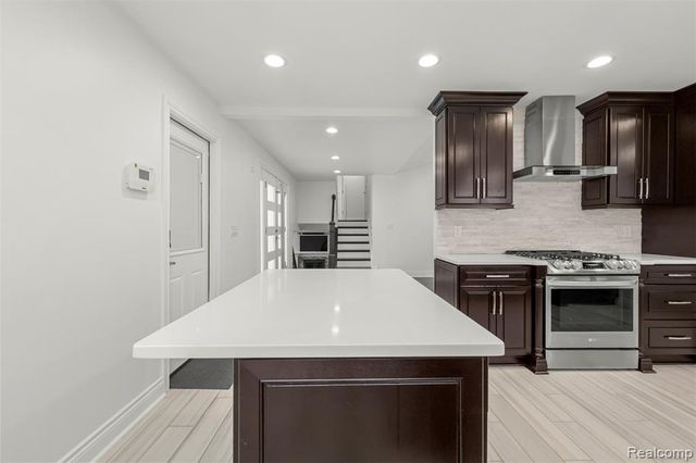 27057 Simone Street, Dearborn Heights, MI 48127