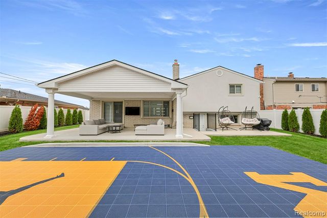 27057 Simone Street, Dearborn Heights, MI 48127