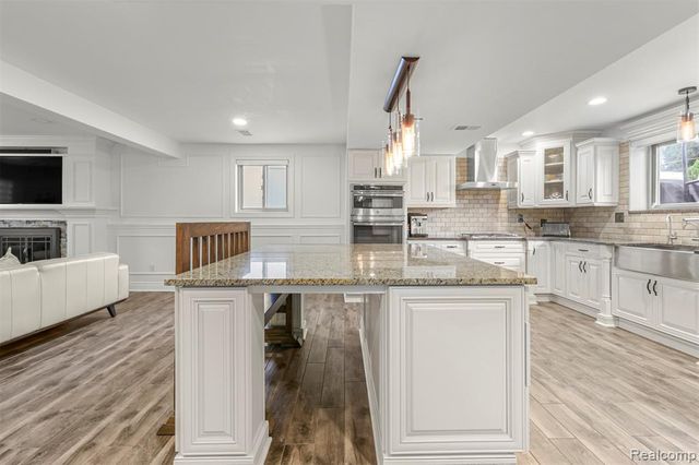 27057 Simone Street, Dearborn Heights, MI 48127