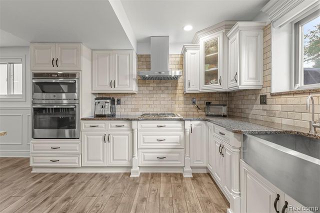 27057 Simone Street, Dearborn Heights, MI 48127