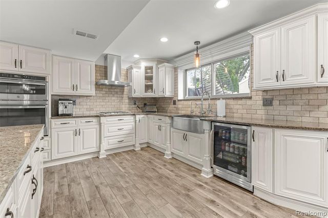 27057 Simone Street, Dearborn Heights, MI 48127