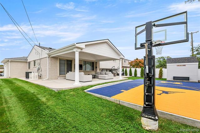 27057 Simone Street, Dearborn Heights, MI 48127