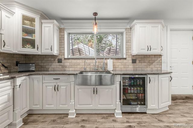 27057 Simone Street, Dearborn Heights, MI 48127