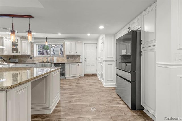 27057 Simone Street, Dearborn Heights, MI 48127