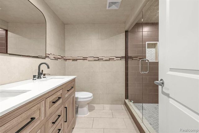 27057 Simone Street, Dearborn Heights, MI 48127