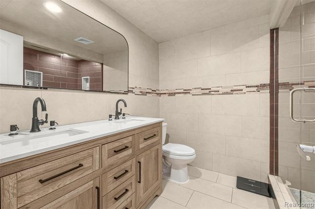 27057 Simone Street, Dearborn Heights, MI 48127
