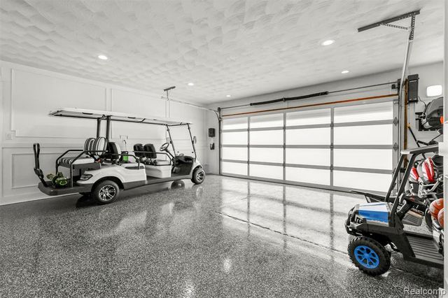 27057 Simone Street, Dearborn Heights, MI 48127