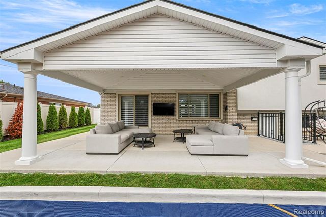 27057 Simone Street, Dearborn Heights, MI 48127