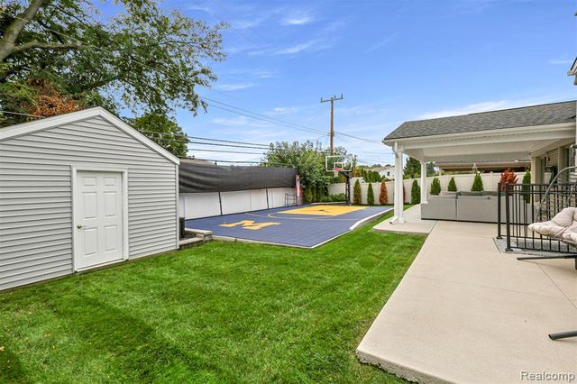 27057 Simone Street, Dearborn Heights, MI 48127