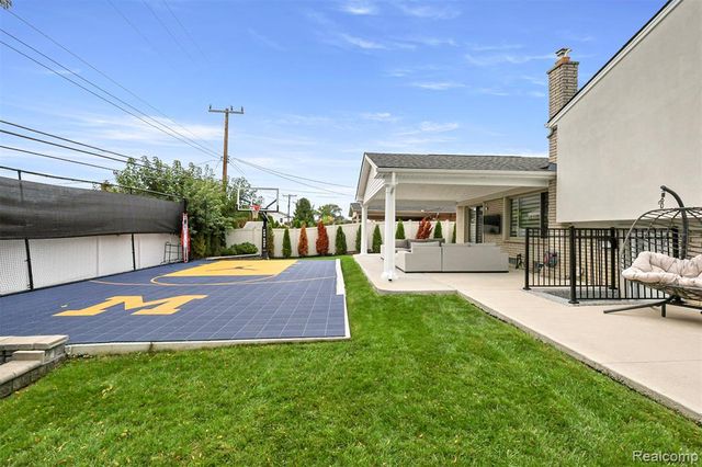 27057 Simone Street, Dearborn Heights, MI 48127