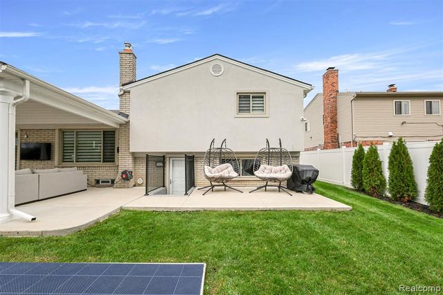 27057 Simone Street, Dearborn Heights, MI 48127