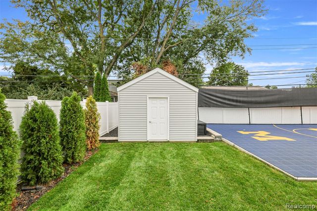 27057 Simone Street, Dearborn Heights, MI 48127