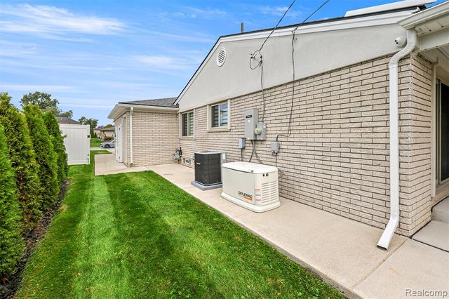 27057 Simone Street, Dearborn Heights, MI 48127