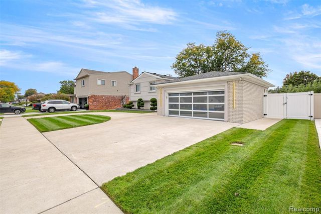 27057 Simone Street, Dearborn Heights, MI 48127