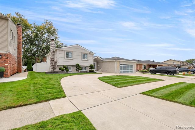 27057 Simone Street, Dearborn Heights, MI 48127