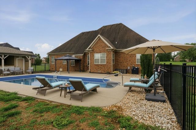 4638 Fairvue Farm Blvd, Bowling Green, KY 42104