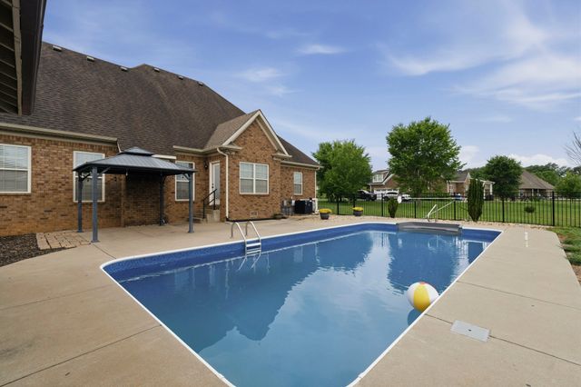 4638 Fairvue Farm Blvd, Bowling Green, KY 42104
