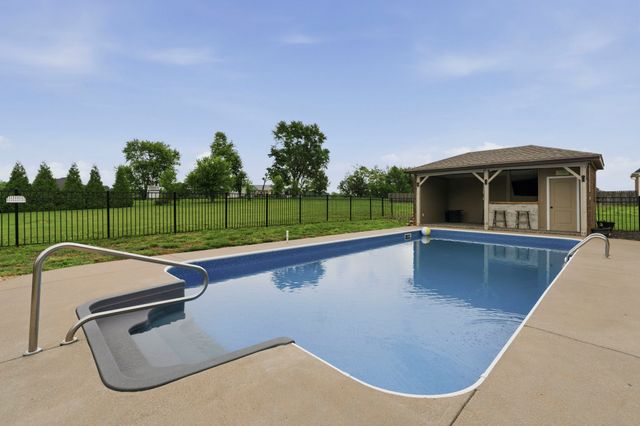 4638 Fairvue Farm Blvd, Bowling Green, KY 42104