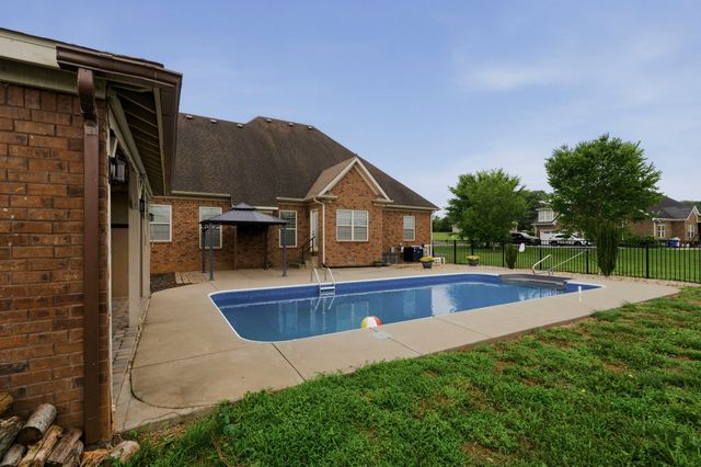 4638 Fairvue Farm Blvd, Bowling Green, KY 42104