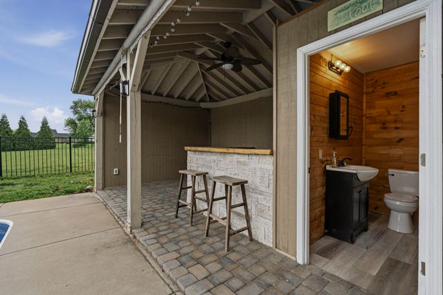 4638 Fairvue Farm Blvd, Bowling Green, KY 42104