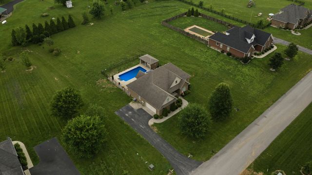 4638 Fairvue Farm Blvd, Bowling Green, KY 42104