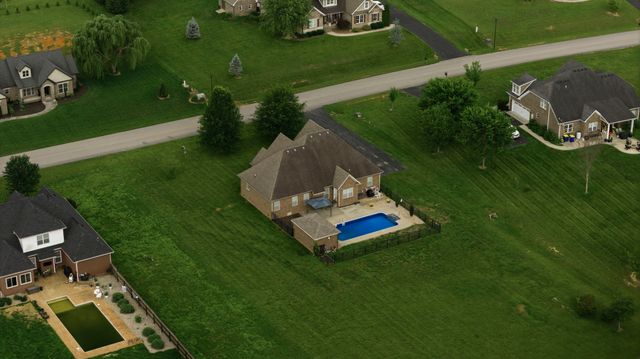 4638 Fairvue Farm Blvd, Bowling Green, KY 42104