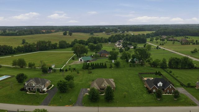 4638 Fairvue Farm Blvd, Bowling Green, KY 42104