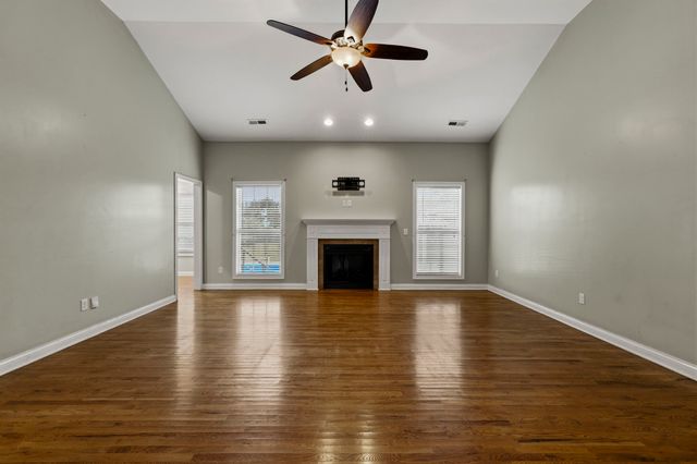 4638 Fairvue Farm Blvd, Bowling Green, KY 42104
