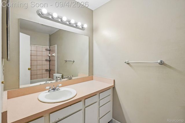 36517 Park Place Drive, Sterling Heights, MI 48310