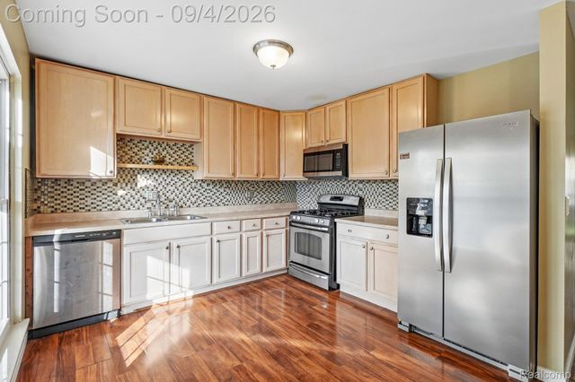 36517 Park Place Drive, Sterling Heights, MI 48310