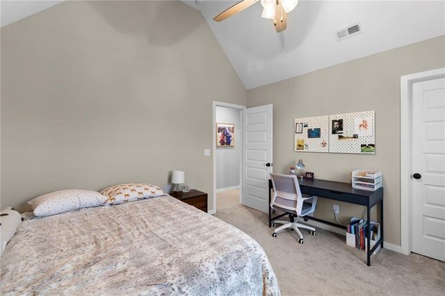 8820 NE 94th Street, Kansas City, MO 64157