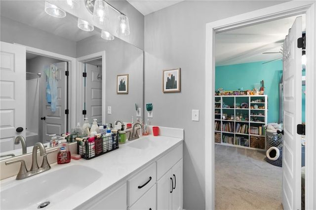 8820 NE 94th Street, Kansas City, MO 64157