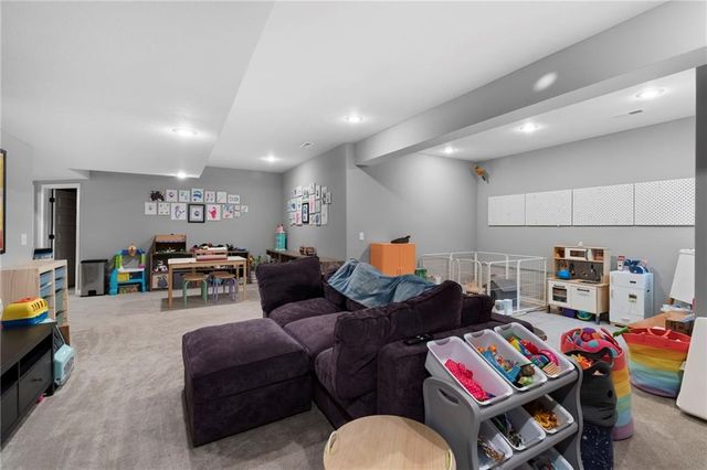 8820 NE 94th Street, Kansas City, MO 64157