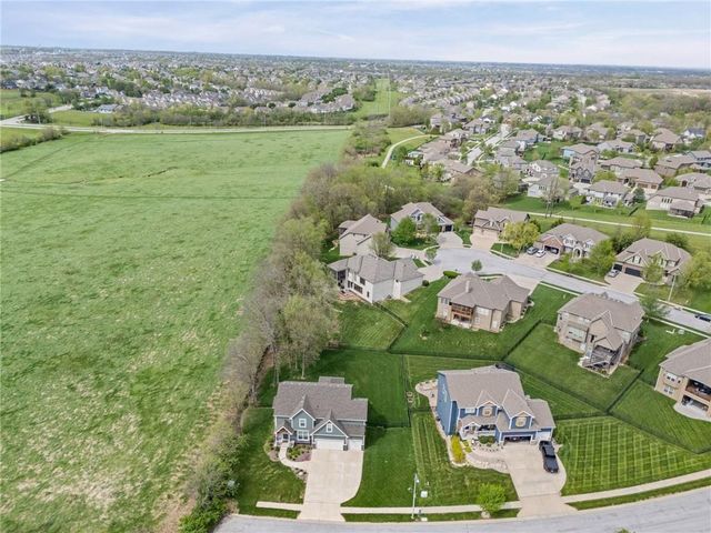 8820 NE 94th Street, Kansas City, MO 64157