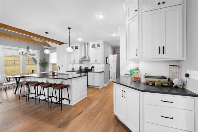 8820 NE 94th Street, Kansas City, MO 64157